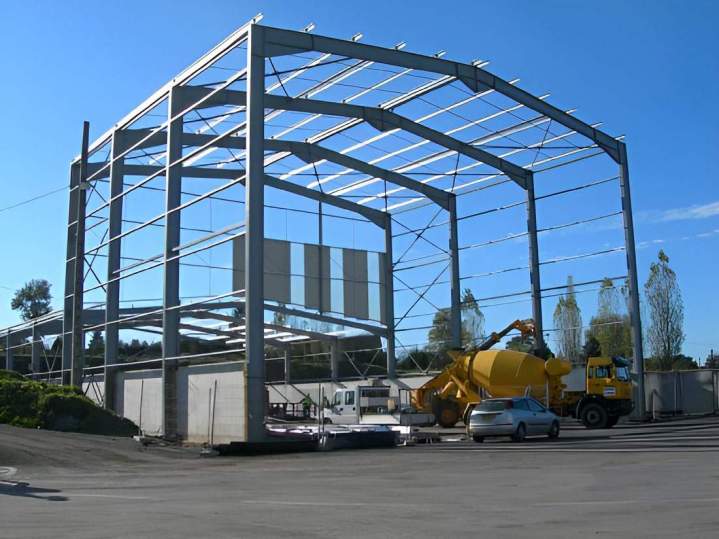 Fabrication et pose de charpentes métalliques sur mesure